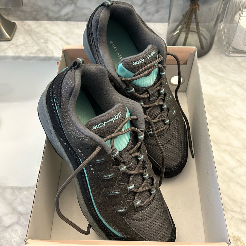 BRAND NEW EASY SPIRIT sneakers, size 9.5 - Picture 2 of 5
